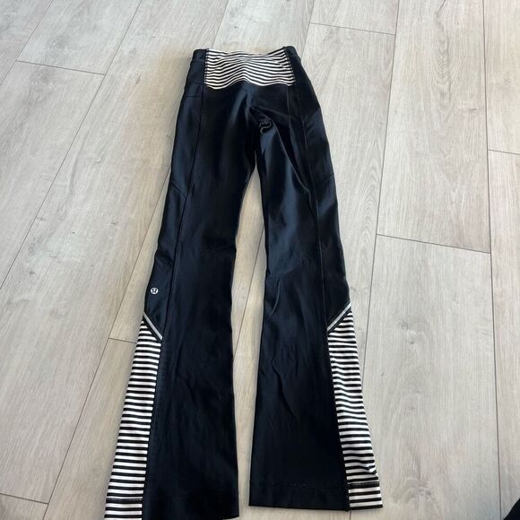 Lululemon Run: Ice Queen Pant Black White Stripes Flare Leg Size 2 - Picture 7 of 10